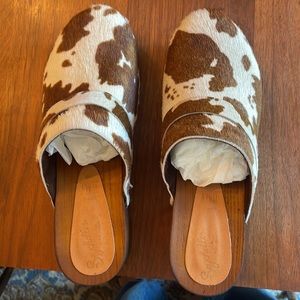 Seychelles Brown Cow Print Calf Hair Clogs